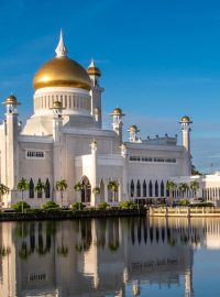 omar-ali-saifuddien-mosque-brunei